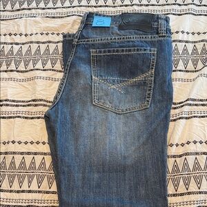 Pistol bootcut. Regular bootcut leg